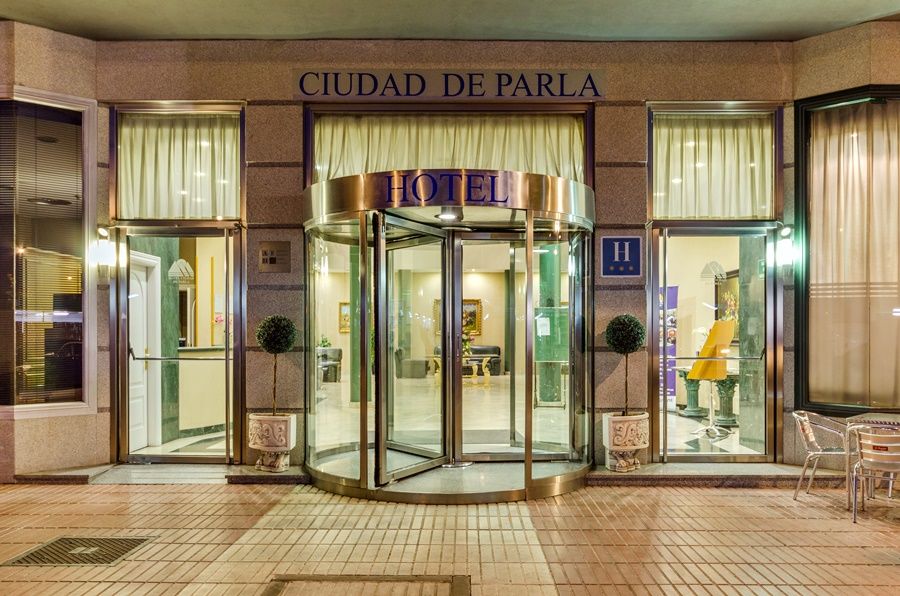Отель Checkin Madrid Парла Экстерьер фото